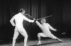 Escena de Come out and play on apareixen espadatxins